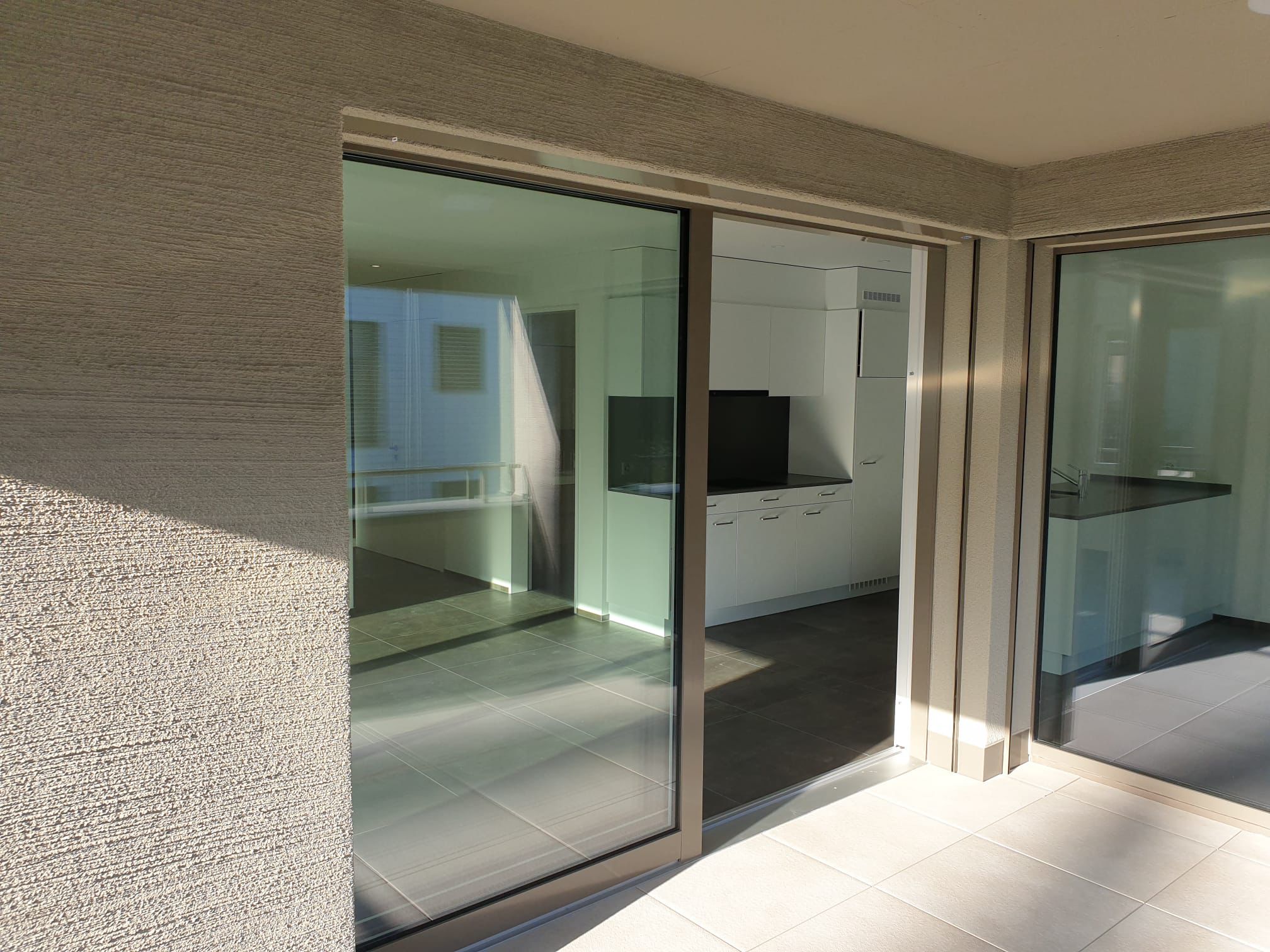 Glastüren und Terrasse